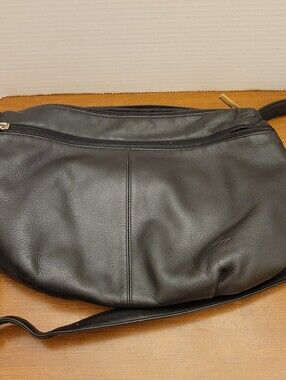 Stone Mountain Black Handbag with 2 Zippers.